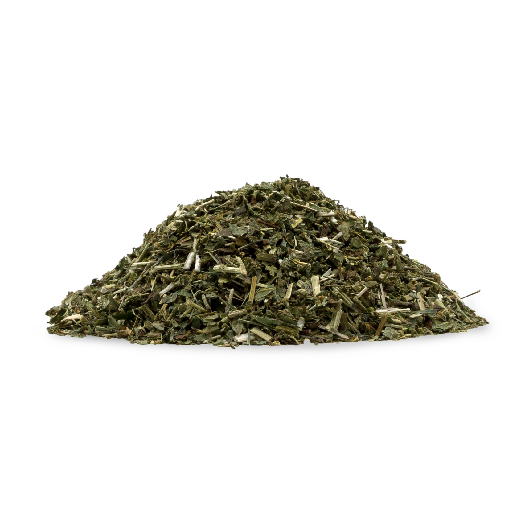 Getrocknete Kräuter, grün und fein gehackt, auf einem weißen Hintergrund.