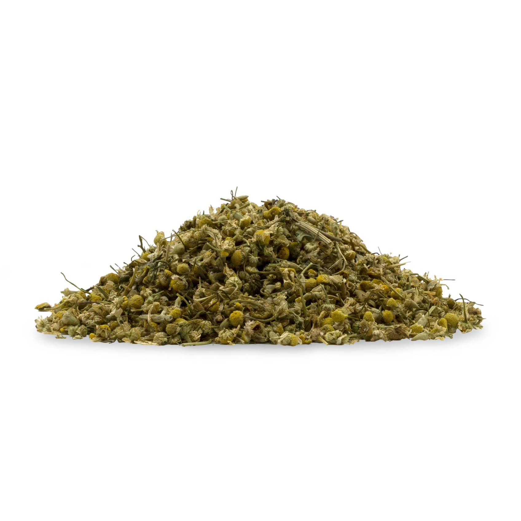 Getrocknete Kamillenblüten, lose auf einem weißen Hintergrund.