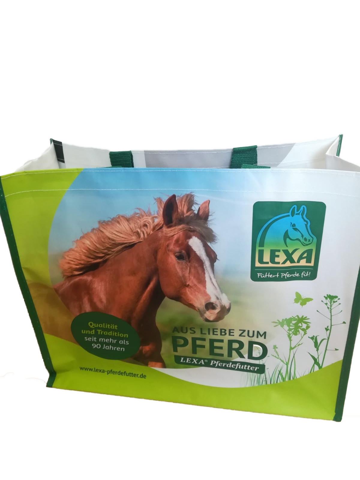 Grüne Tragetasche mit einem Bild eines Pferdes und dem Text 'AUS LIEBE ZUM PFERD' von LEXA Pferdefutter.