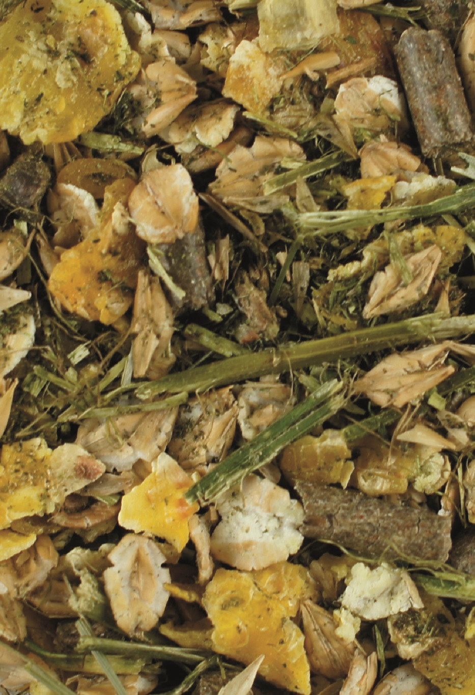 Mischung aus verschiedenen getrockneten Kräutern, Samen und Pflanzenmaterialien.