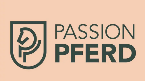 Logo von Passion Pferd, zeigt ein stilisiertes Pferdeprofil in einem Schild.