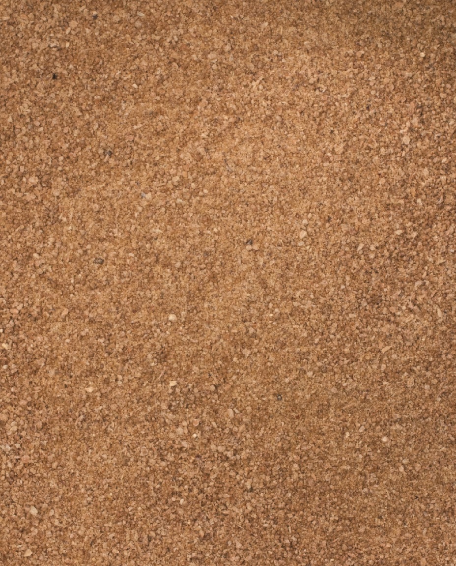 Eine Oberfläche aus feinem, braunem Sand oder Kies.